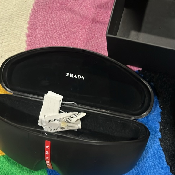 Brand new sun glasses for men 100% authentic solid and very comfortable - Picture 10 of 10